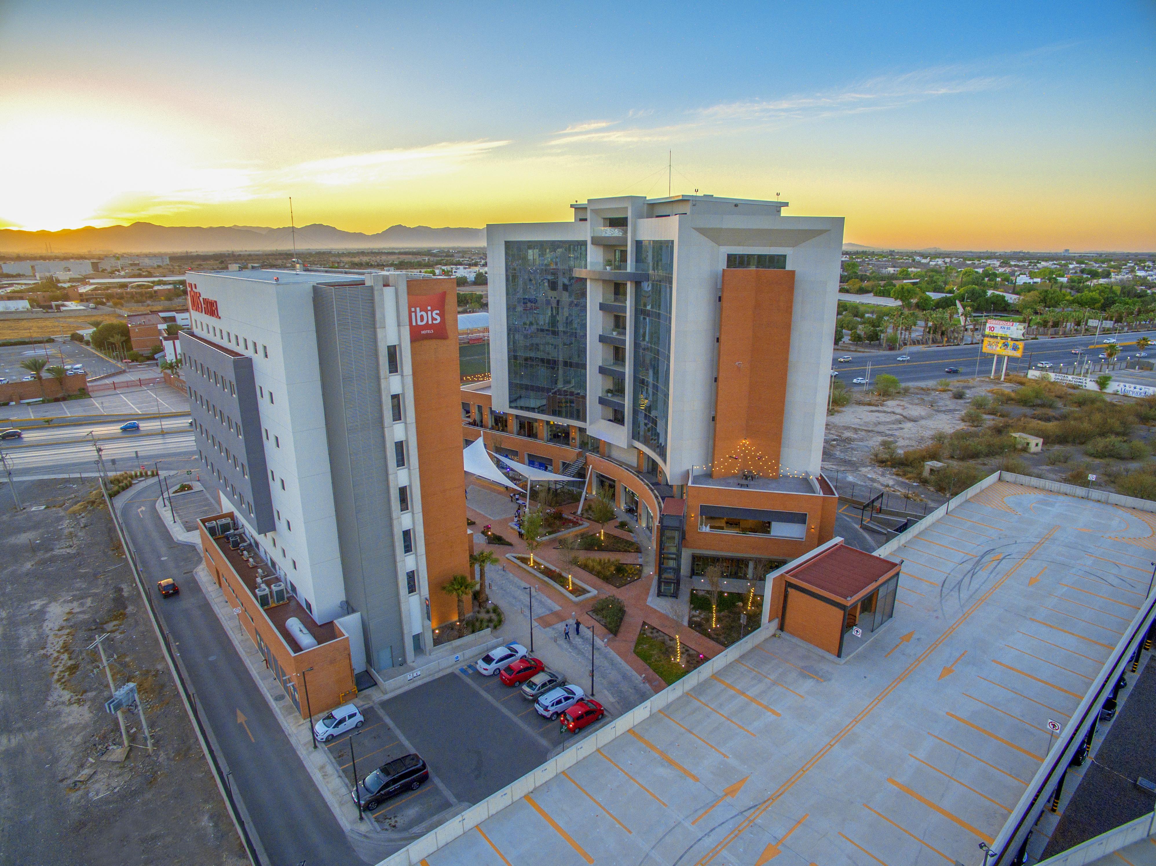Ibis Torreon Hotel Exterior photo